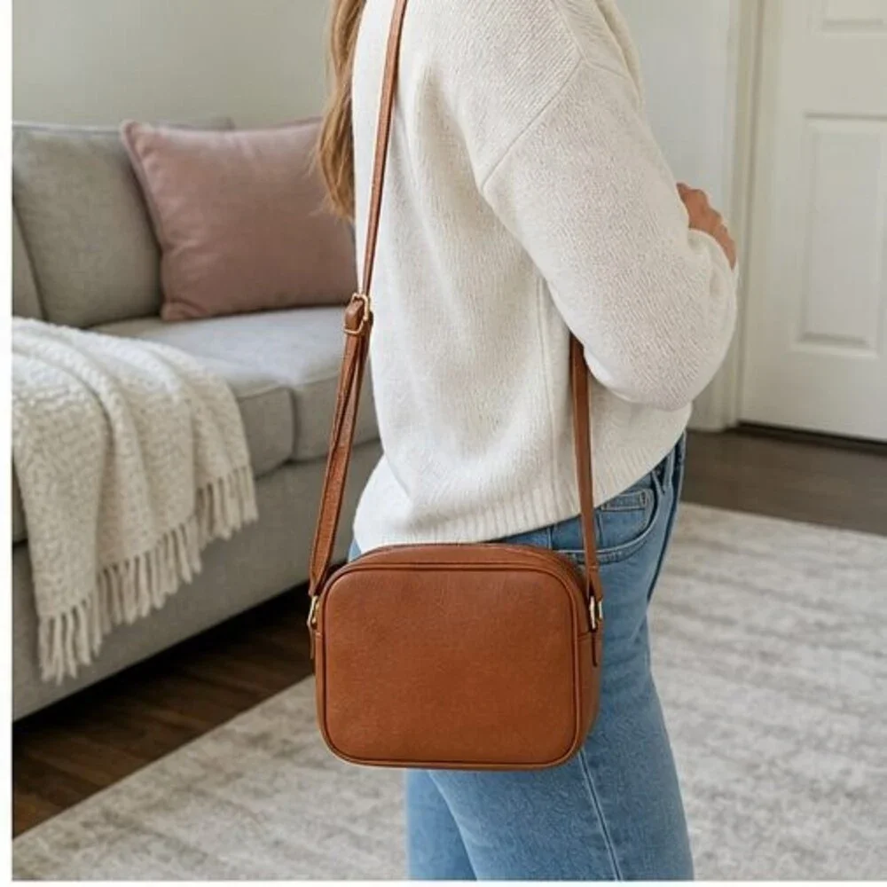 Gucci Medium Horsebit Shoulder Purse in Beige Ebony GG Supreme Canvas